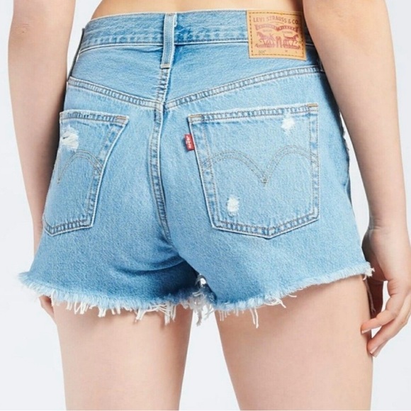 Levi's Women's 501 Cotton High Rise Denim Shorts Sansome St Size 26 56327-0193 - Picture 2 of 16